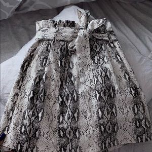 Vestique Snakeskin print skirt+belt